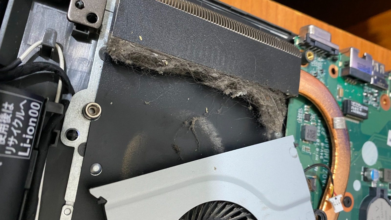 Curatare laptop Bucuresti Sector6 eliminare praf schimbare pasta termo aplicare metal lichid inlocuire paduri termice reaplicare thermal putty laptopuri gaming ASUS DELL MSI