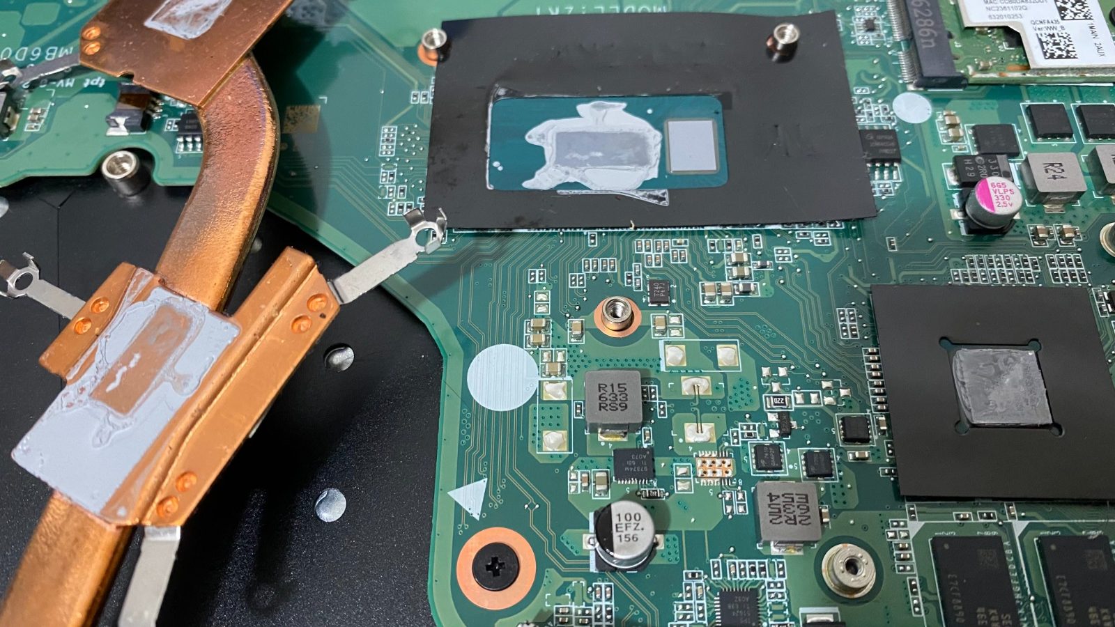 Curatare laptop Bucuresti Sector6 eliminare praf schimbare pasta termo inlocuire paduri termice reaplicare thermal putty laptopuri gaming ACER ASUS HP LENOVO DELL MSI office