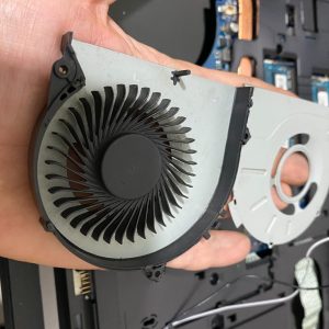 Curatare laptop de praf Bucuresti Sector6 suflare ventilatoare aplicare pasta termo metal lichid paduri termice thermal putty laptopuri gaming ASUS DELL MSI HP LENOVO ACER