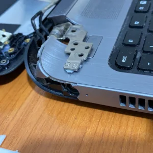 Reparare balamale Laptop